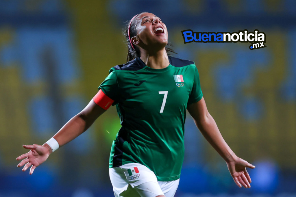 María Sánchez futbolista mexicana vistiendo, playera verde México