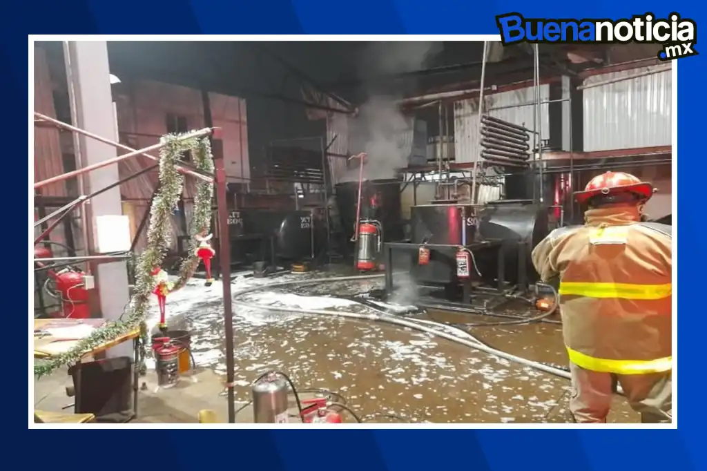 Esta madrugada se registró un incendio en una maquiladora ubicada en Tultitlan, EDOMEX. El siniestro fue controlado por los bomberos y no hubo victimas.