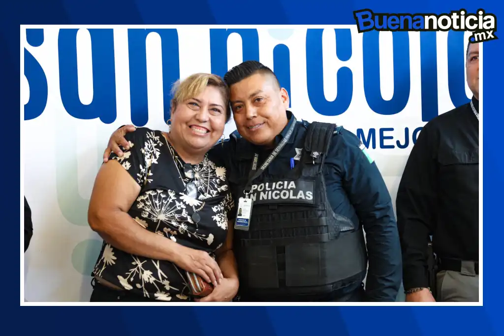 Policía héroe salva a mujer con maniobra de Heimlich en Nuevo León.