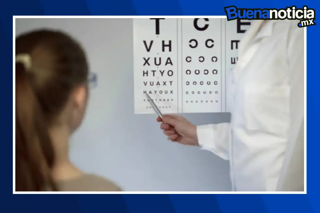 Un innovador implante ocular está devolviendo la capacidad de leer a personas ciegas, ofreciendo una nueva esperanza a quienes padecen atrofia geográfica (AG), una forma avanzada de degeneración macular seca relacionada con la edad (DMAE).