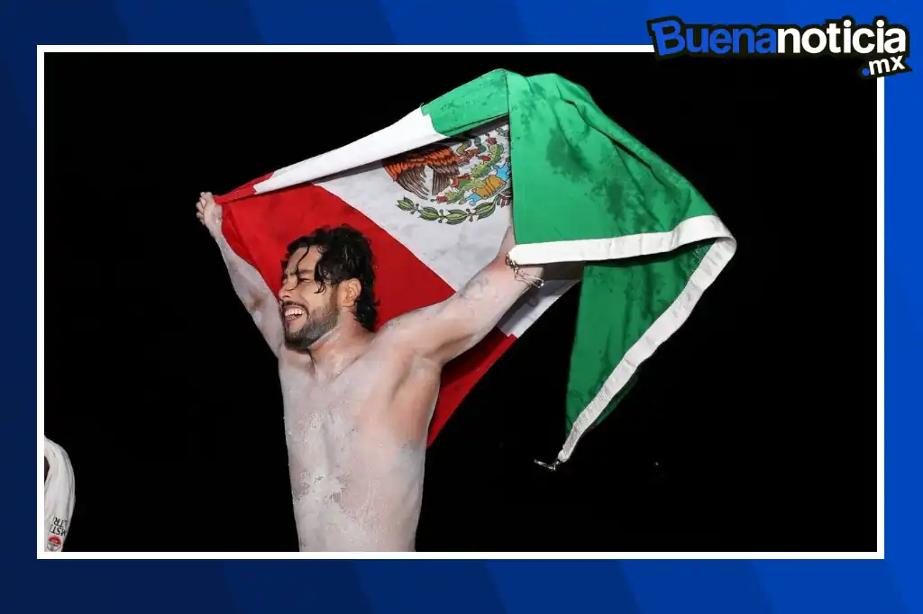 Buena noticia: David Olvera hace historia con récord de 85 km a nado entre Cozumel y Cancún